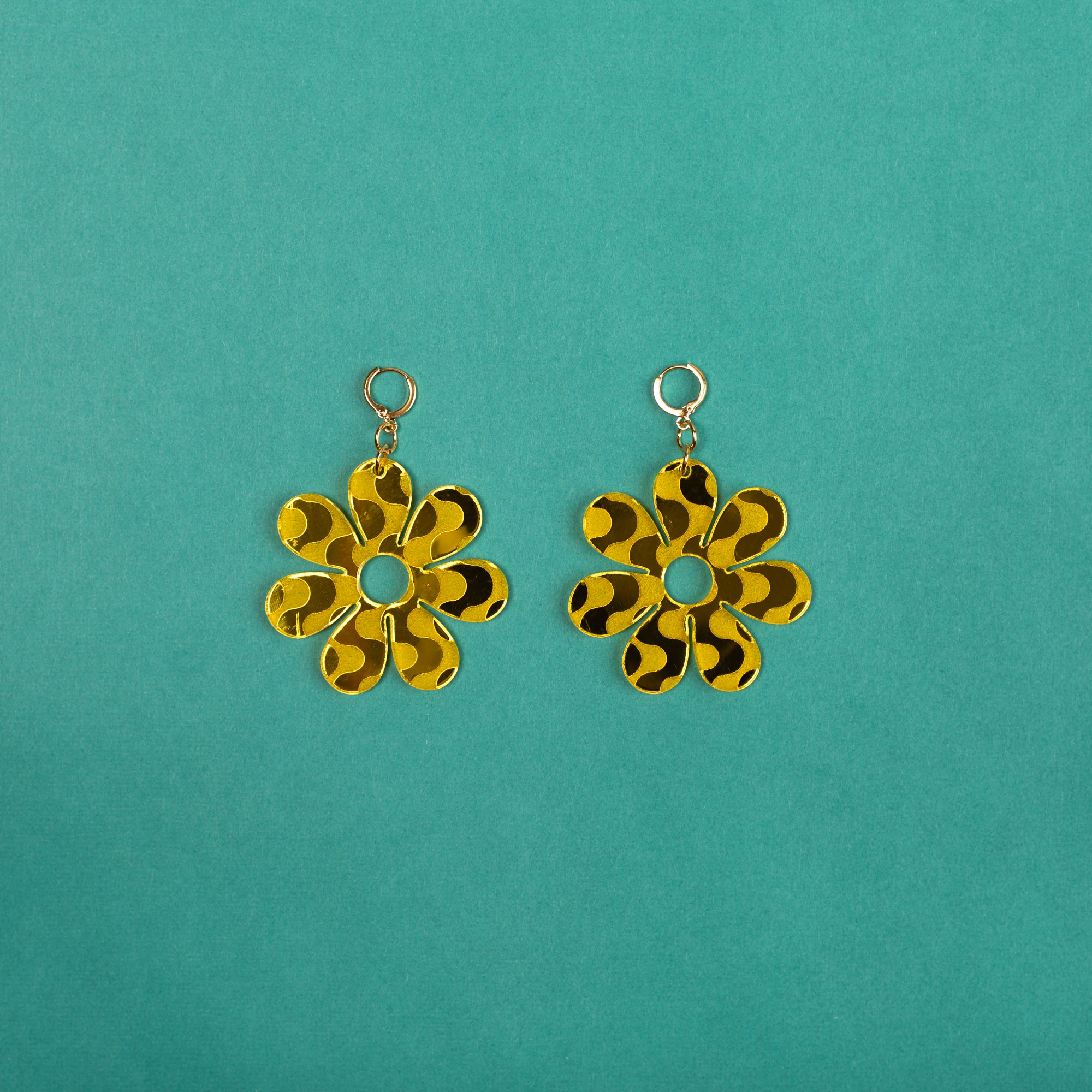 The Wavy Dazey Dangle Earrings
