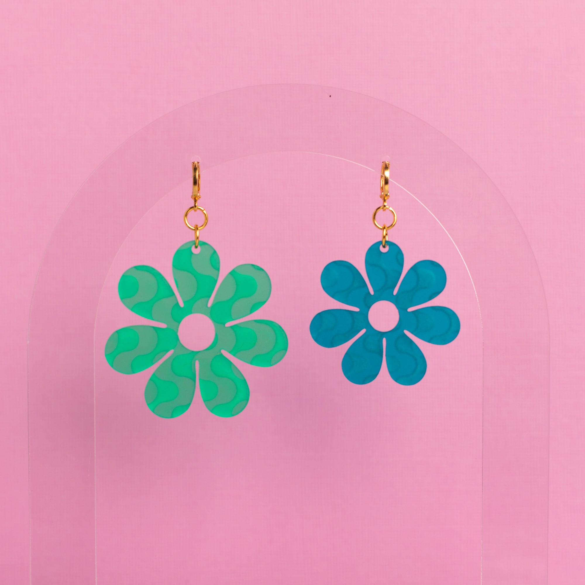 The Wavy Dazey Dangle Earrings