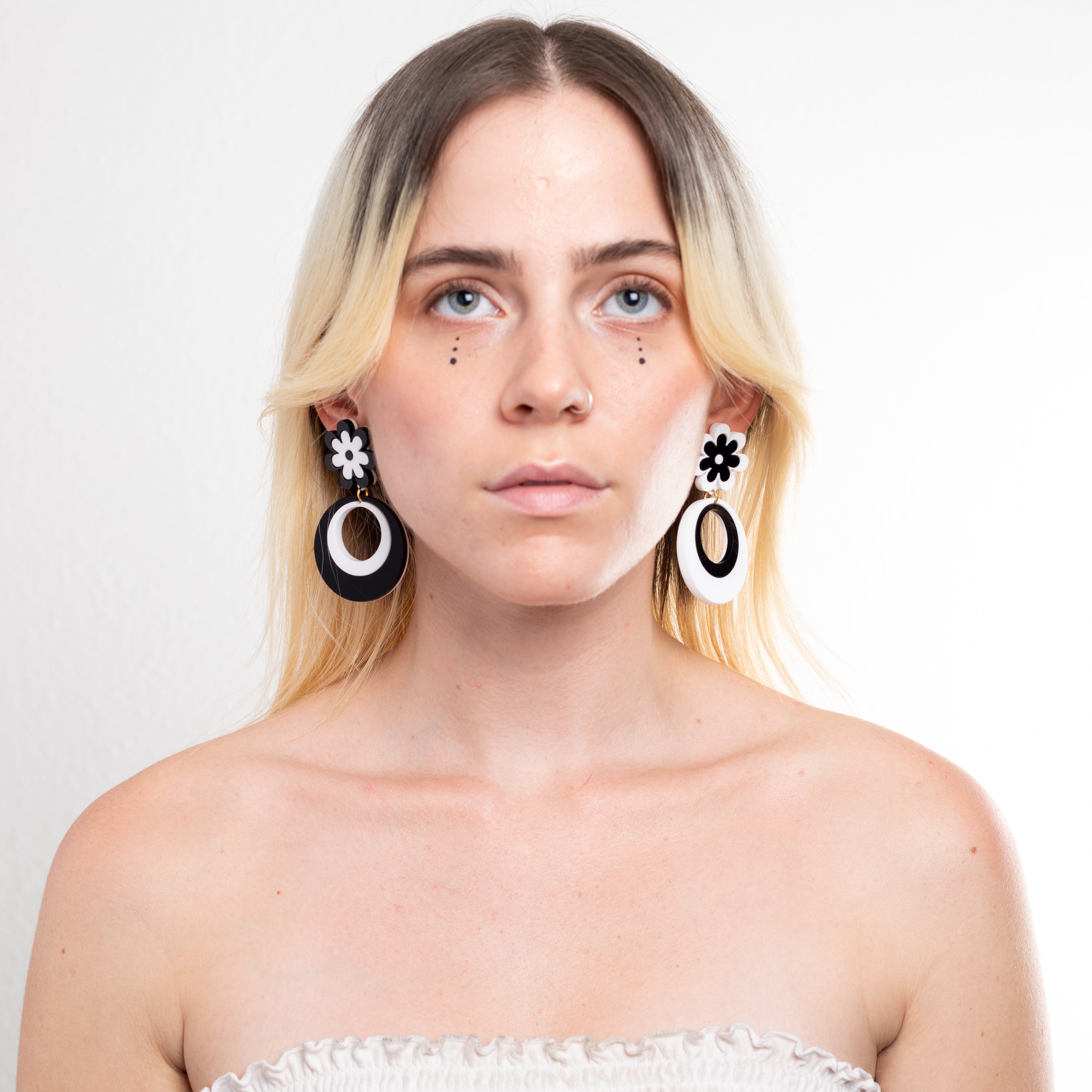 Mod Mama Daisy Stud Earrings,EarringMindFlowers