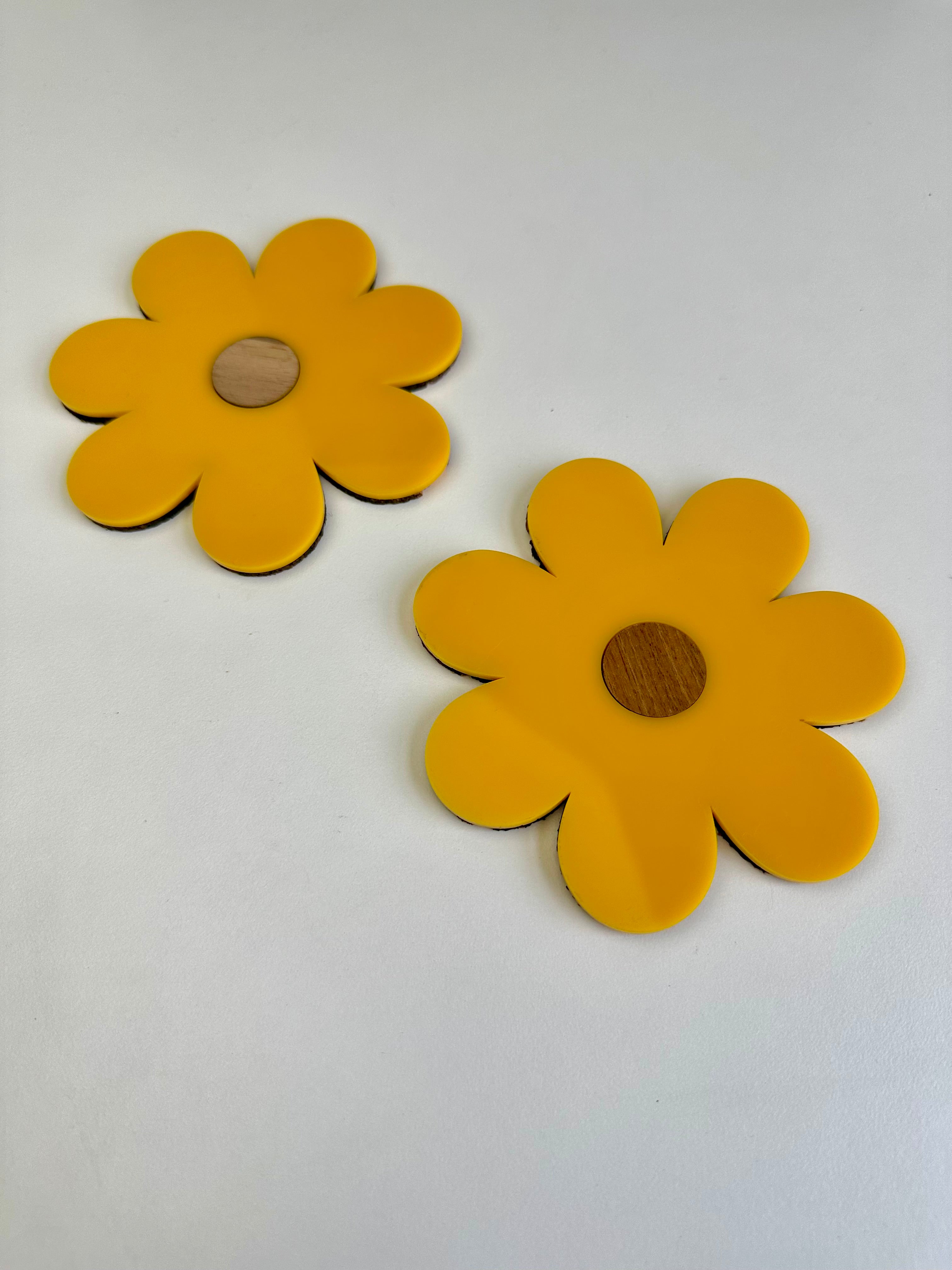 Wooden & Canary Daisy Coaster 2 Pack Sample